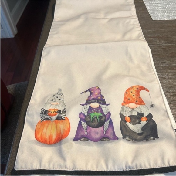 EUC Cynthia Rowley Light Up gnome Halloween Table Runner  
Pumpkin
Cauldron - Picture 3 of 3